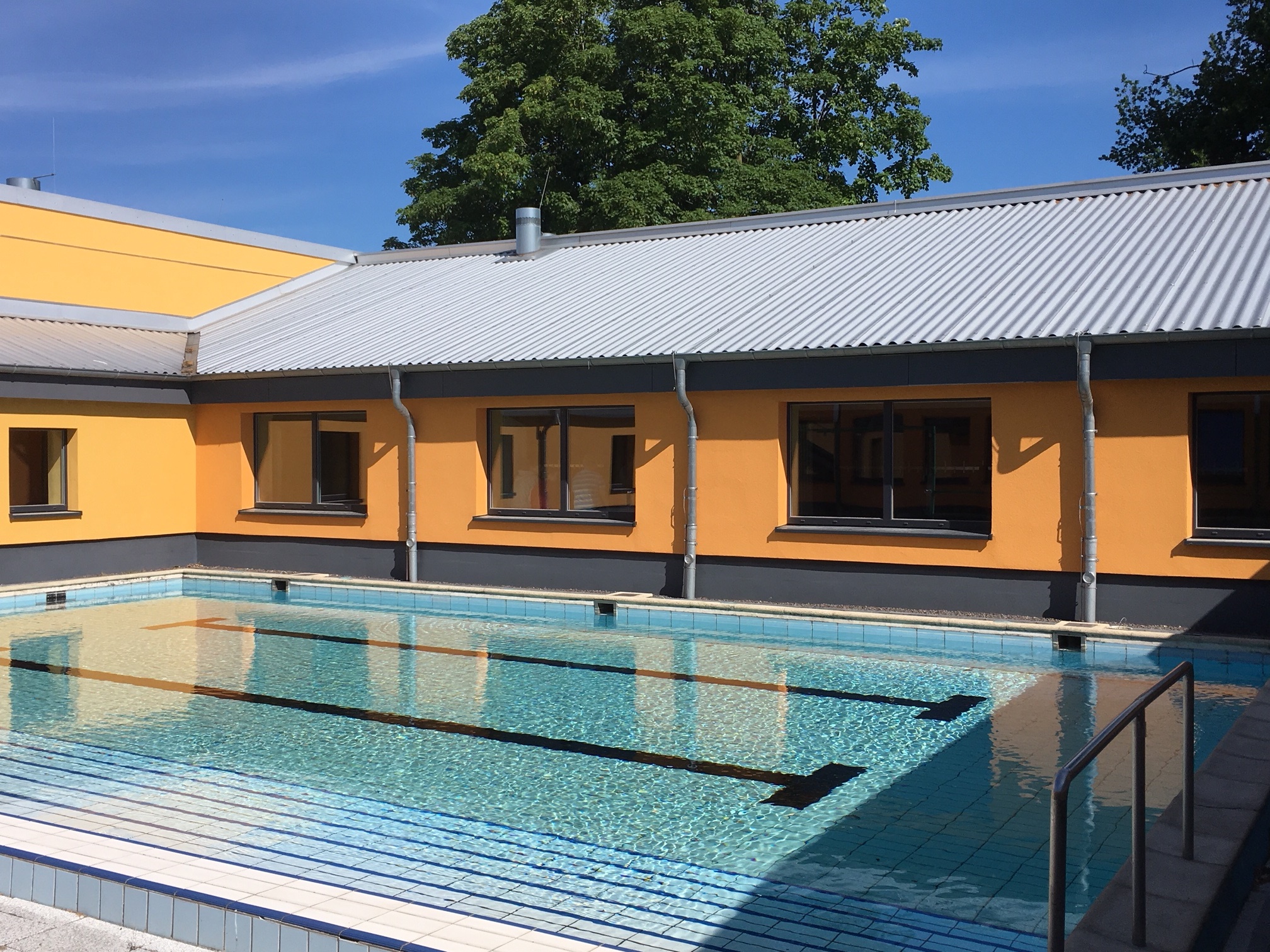 Lehrschwimmbecken Der Stecknitz-Schule Lädt Zum Schwimmen Ein