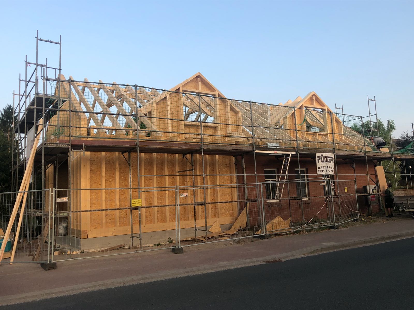 Feuerwehrhaus In Niendorf Erhält Neue Dachkonstruktion