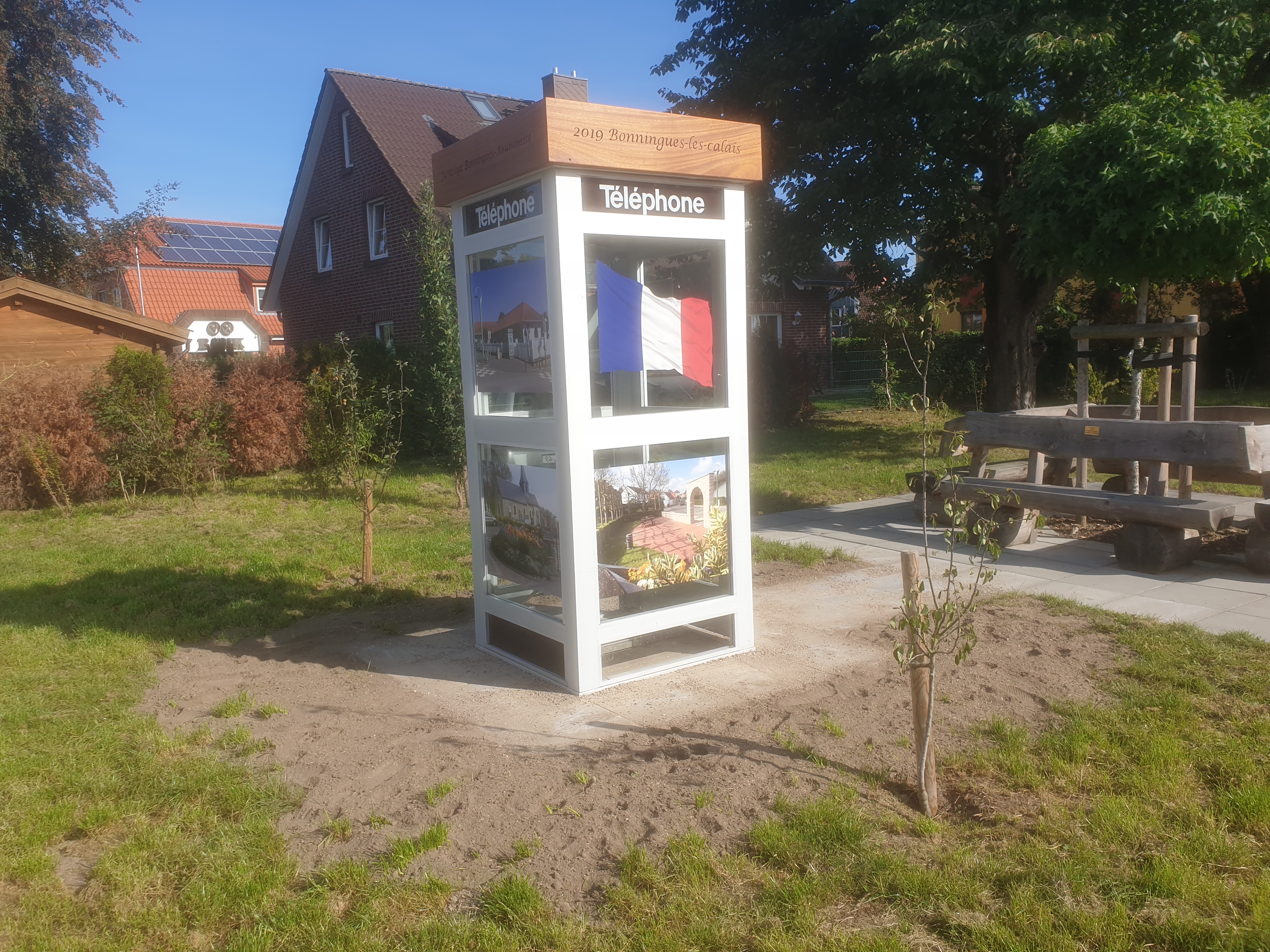 Telefonzelle Aus Partnergemeinde In Frankreich