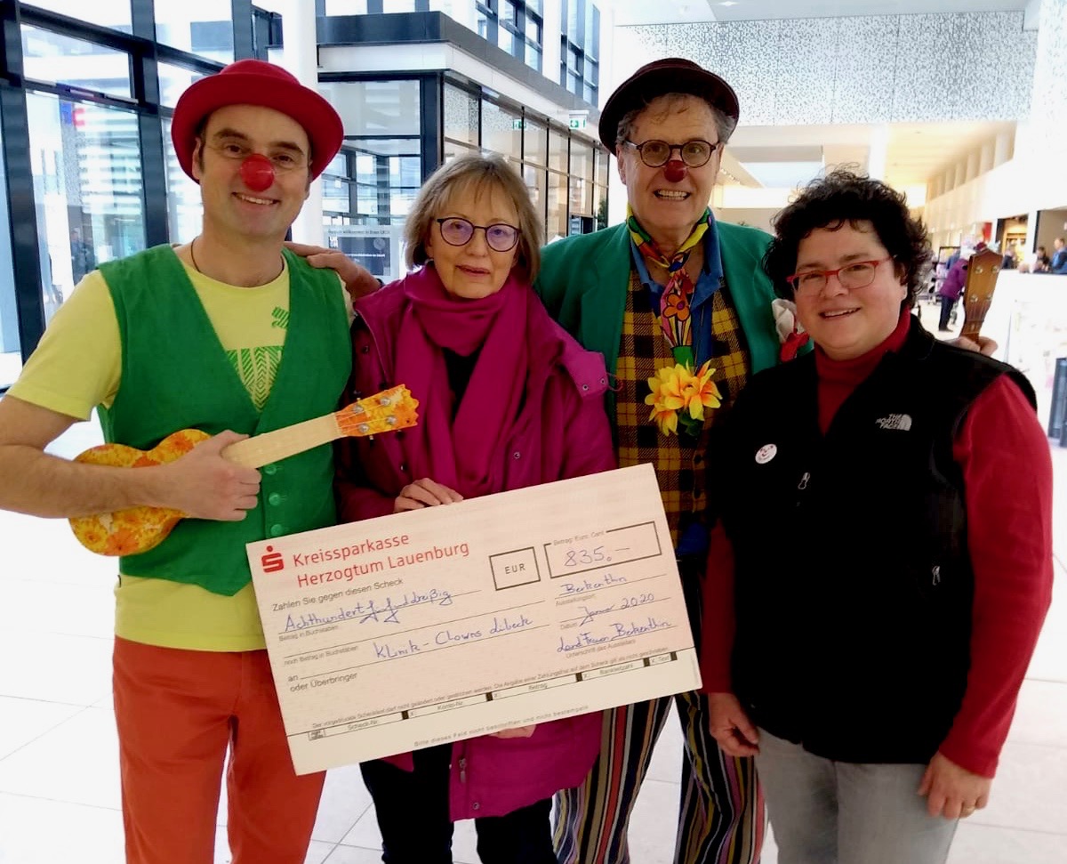 Lachen Ist Die Beste Medizin – LandFrauen Berkenthin Und Umgebung Spenden Für Die Klinik-Clowns Lübeck