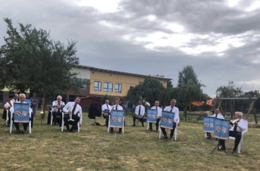 Feuerwehrmusikzug Berkenthin-Krummesse Spielt Für Bewohner Des DRK-Seniorenhauses In Berkenthin