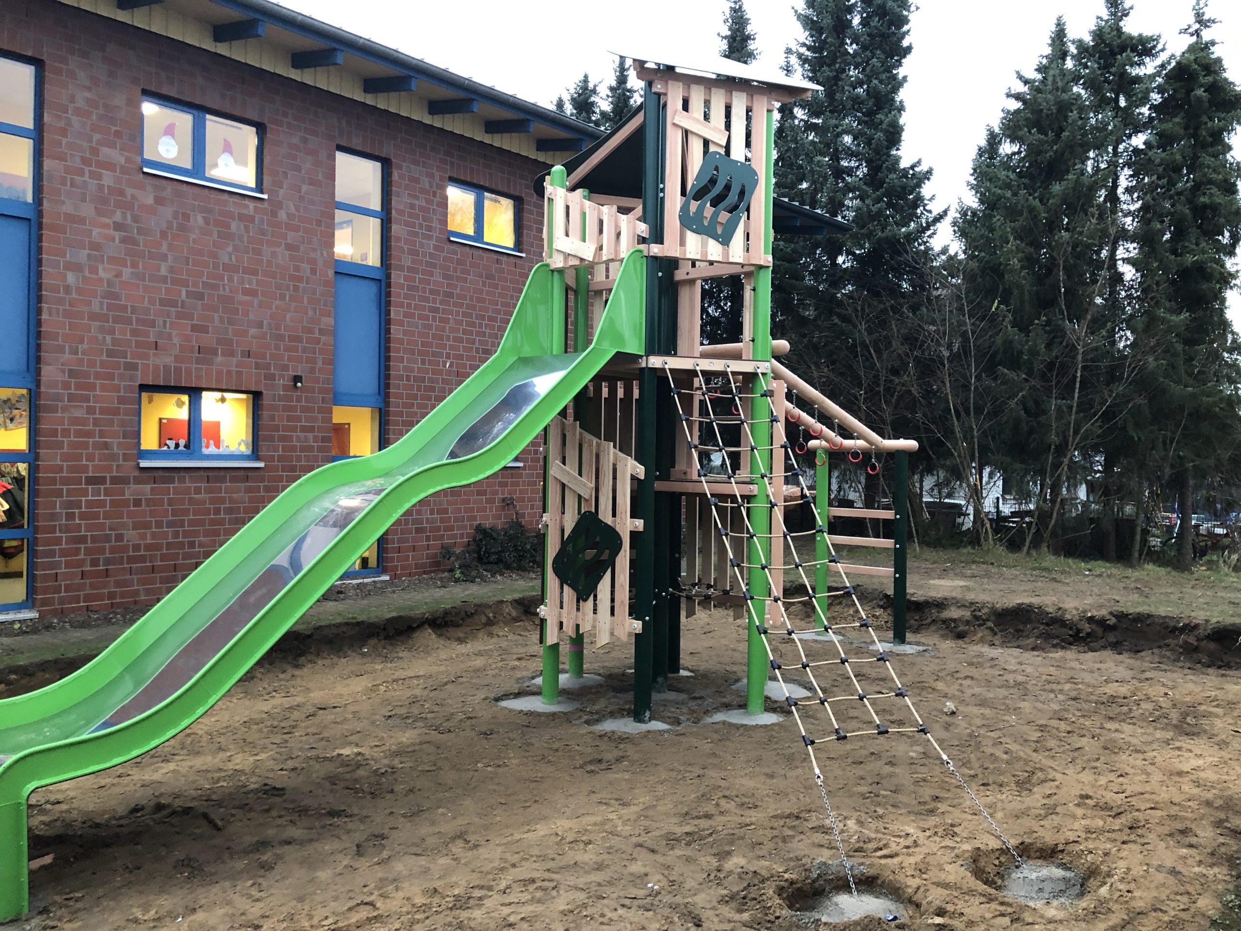 Neues Klettergerüst Für Grundschülerinnen Und Grundschüler Der Stecknitz-Schule