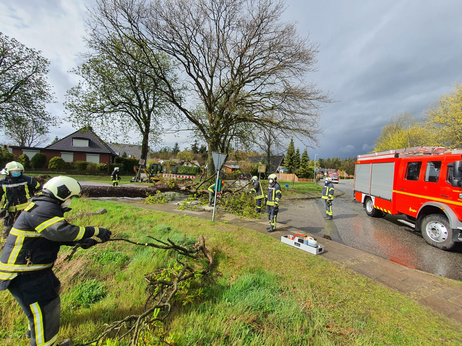 Herbststürme Im Mai? Feuerwehr Bliestorf Im Einsatz!