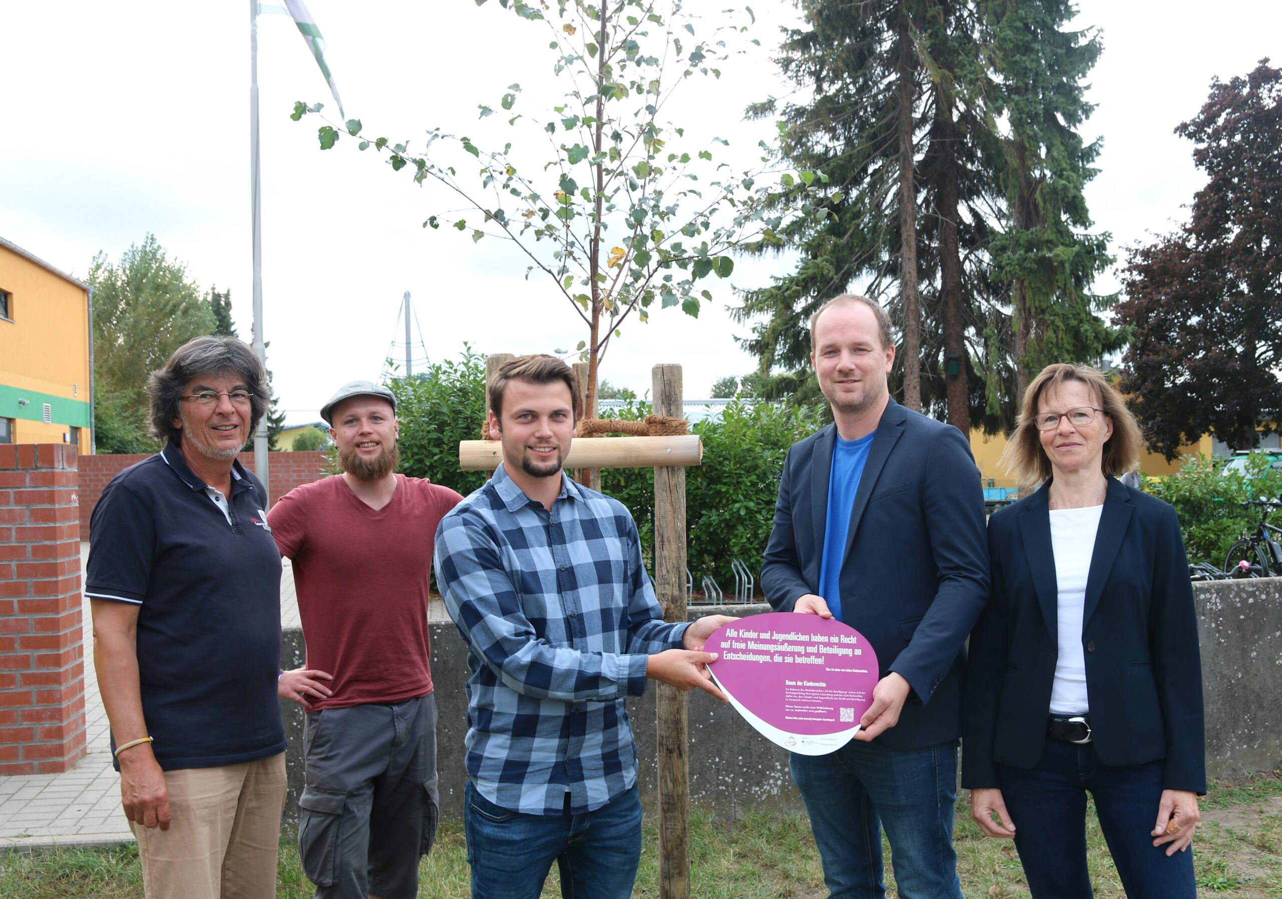 „Baum Der Kinderrechte“ Zum Weltkindertag Gepflanzt