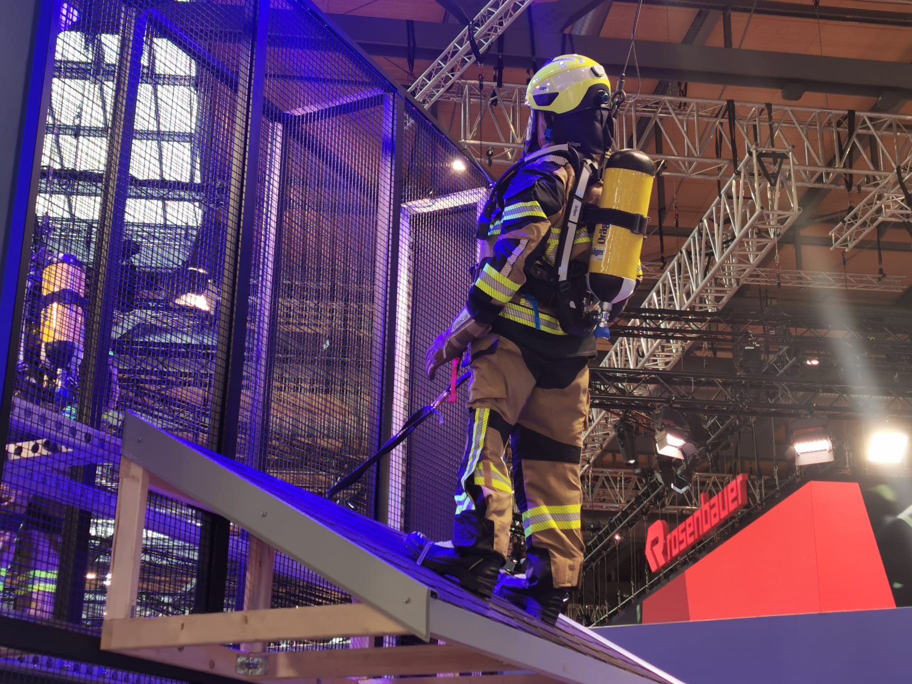 Feuerwehrangehörige Aus Der Stecknitz-Region Präsentieren Innovative Ausbildung Bei Dachstuhlbränden Auf Der Interschutz 2026